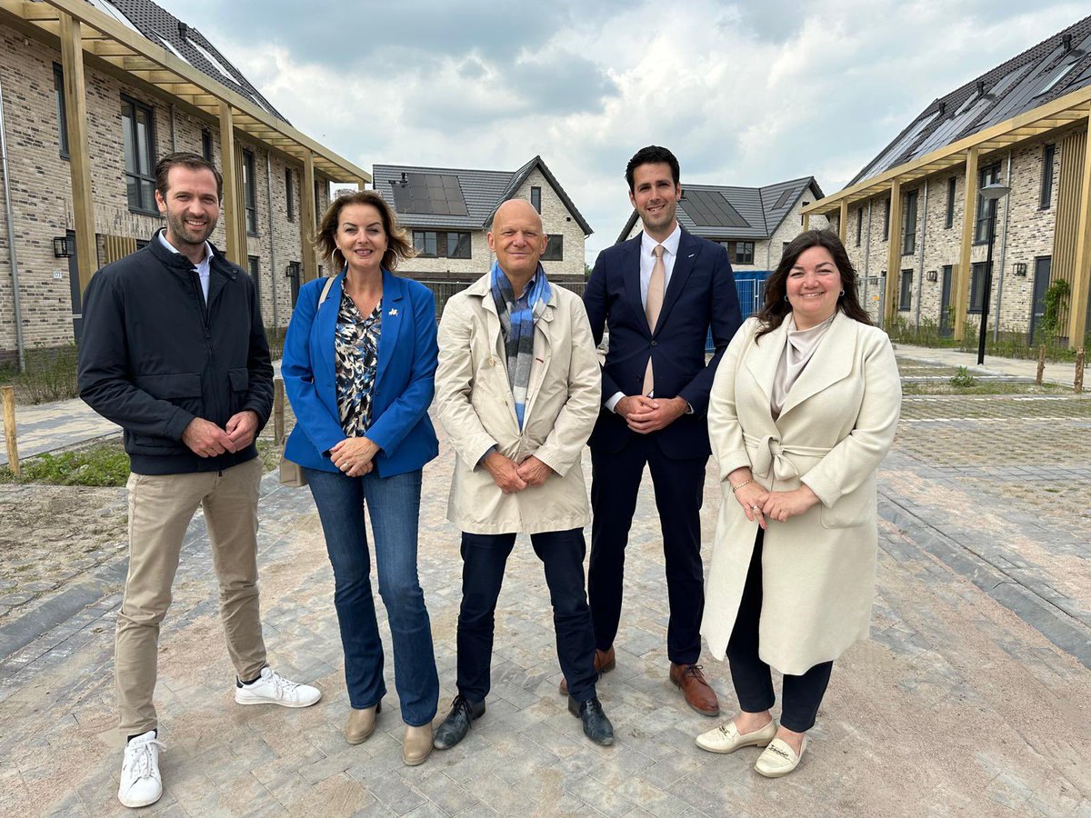 Met het college op bedrijfsbezoek in de wijk Vijfsluizen en bij het gloednieuwe ouderen-zorgcomplex van Korian. We werden begeleid door Korian en Heijmans.
