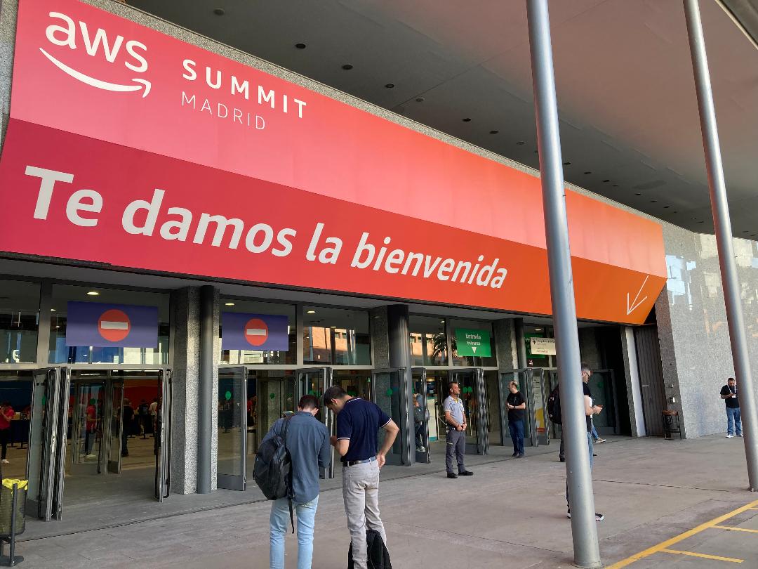 AWS España (@awscloud_es) on Twitter photo ¡Calentando motores para dar inicio al #AWSSummit Madrid! 🔥 Si no conseguiste tu entrada online, acércate a Madrid IFEMA (pabellón 10 entrada norte) para conseguir tu entrada y participar en el mayor evento AWS del año 🙌 ¡Calentando motores para dar inicio al #AWSSummit Madrid! 🔥 Si no conseguiste tu entrada online, acércate a Madrid IFEMA (pabellón 10 entrada norte) para conseguir tu entrada y participar en el mayor evento AWS del año 🙌