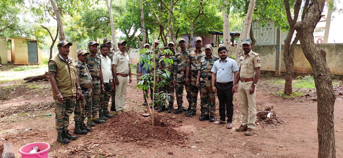 vishme89's tweet photo. Planting plants with support of Forest Deprtment Gurusiddapura for " World Environmental Day " https://t.co/d0Mg3mi7Rw