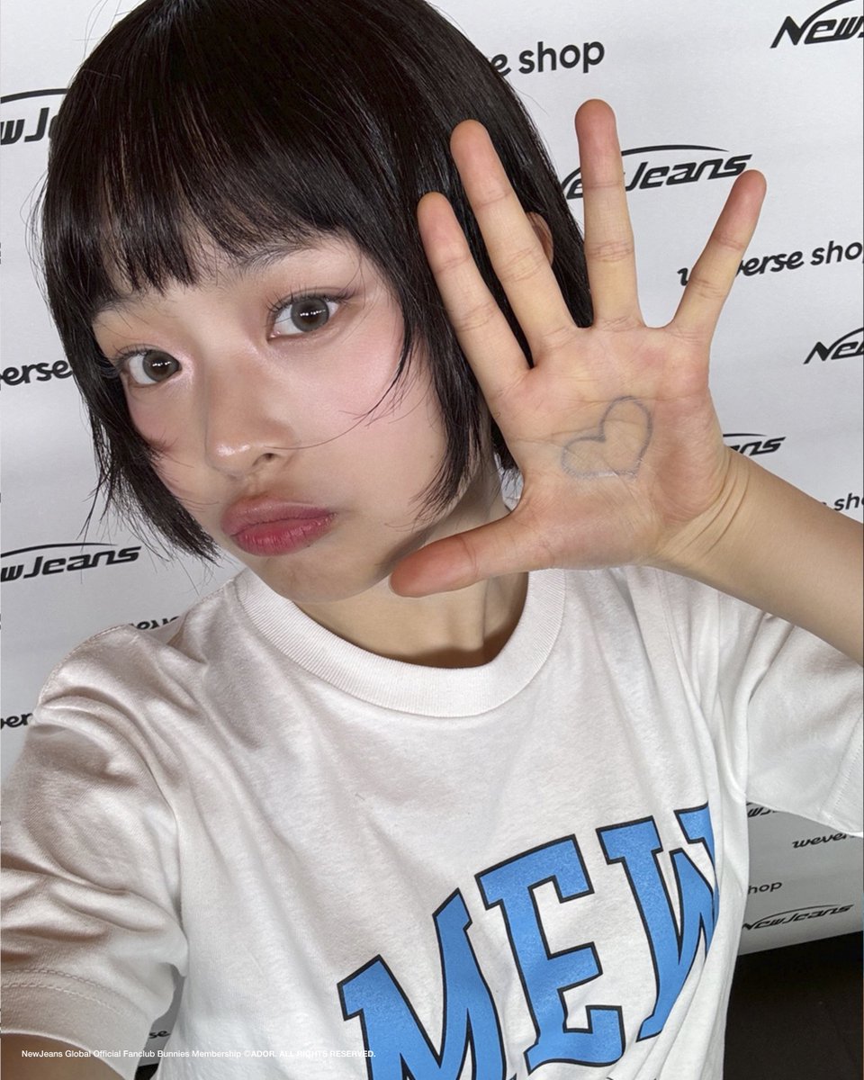 bluemoon_hn's tweet photo. 팬싸하면 손에 매직 묻어있는 하니 https://t.co/L2gykqFVSH