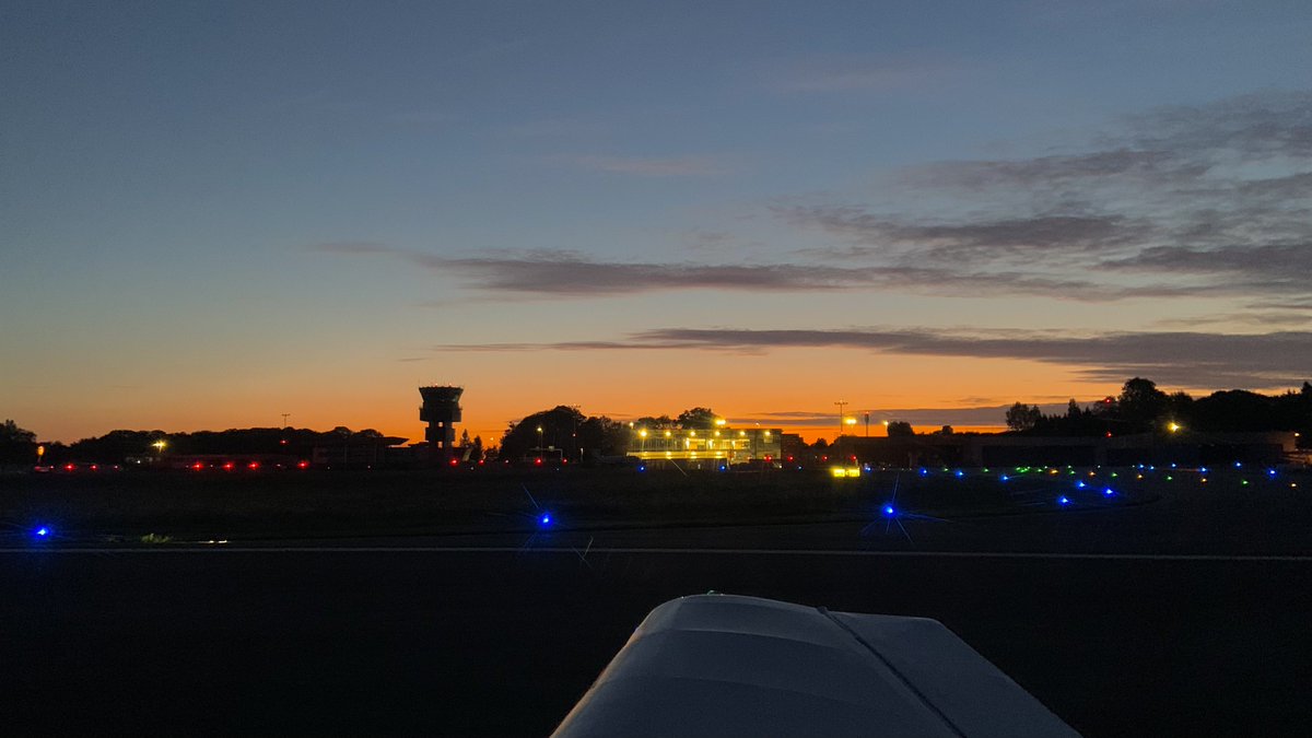 L’aéroport de Limoges la nuit ❤️