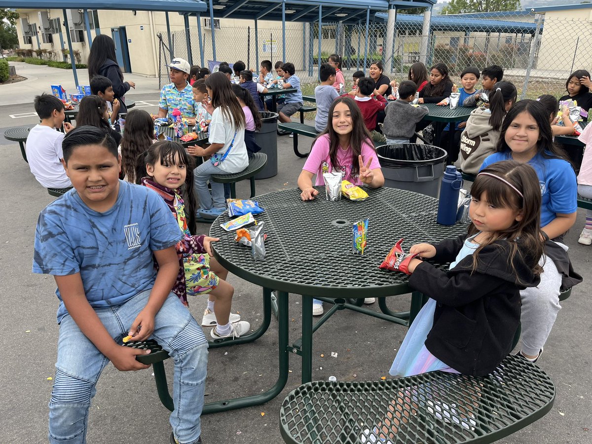teachertbi's tweet photo. Enjoying the last time we meet with our kinder #RascalBuddies this year! We’re going to miss them. #RowlandRascals @micheleasprer https://t.co/zueppgOTMt