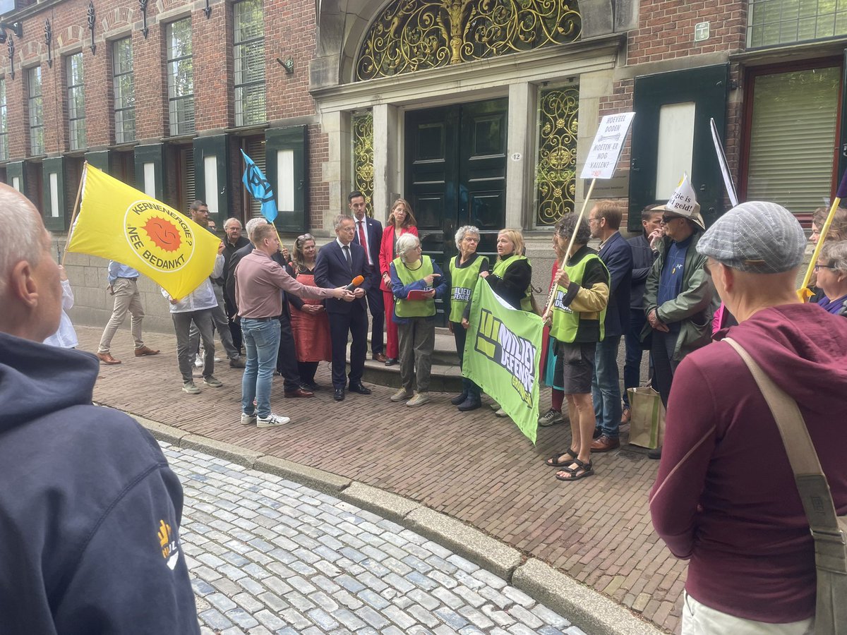 Geen kerncentrale in Groningen. Aanbieden petitie milieudefensie en anderen