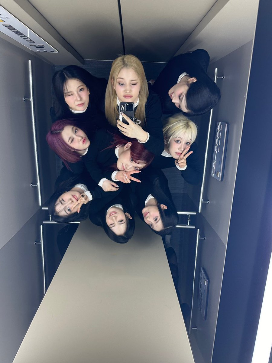 fromkep1er's tweet photo. new ot9 pic just dropped ❤️❤️❤️❤️ https://t.co/hlSIFwNDDL