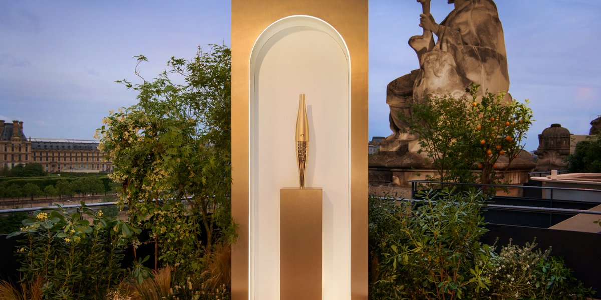 Brian Chesky tweet media