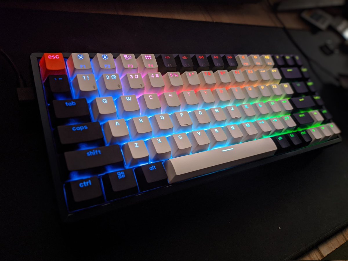 DGsprysoup's tweet photo. Joined the custom keyboard hobby gang and my wallet hates me https://t.co/gTfmjoQ3zd