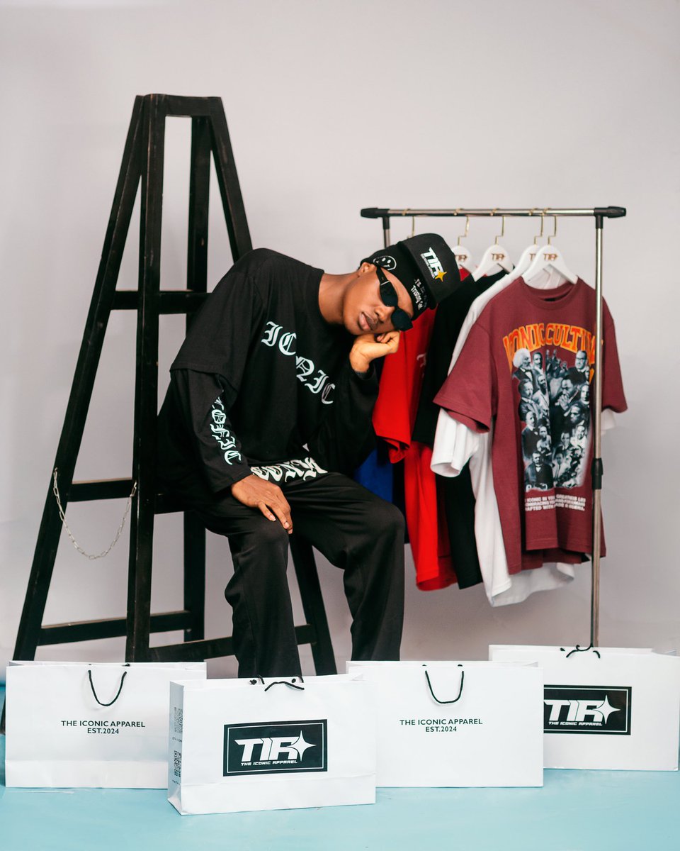 Steel_visuals's tweet image. Few days ago, I created a classic campaign shoot for “The Iconic Apparel” clothing brand.
_
Guess what? All models maintain maximum COMPOSURE while “STEEL” photographs them in their “STEEZE”
_
All pictures Copyright reserved
_
Kindly RETWEET🙏🏾
_
#steeze #clothingbrand #composure