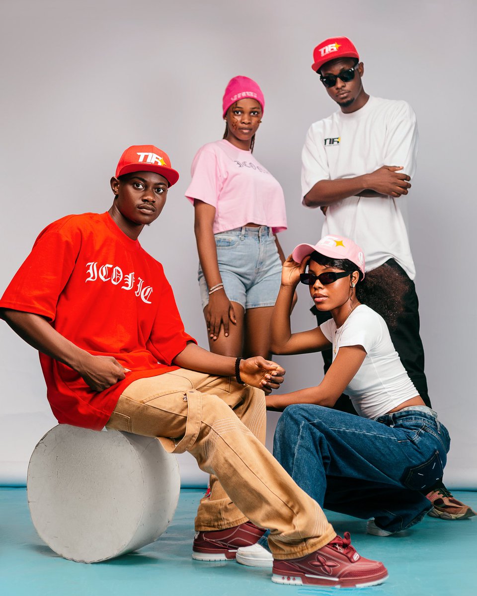 Steel_visuals's tweet image. Few days ago, I created a classic campaign shoot for “The Iconic Apparel” clothing brand.
_
Guess what? All models maintain maximum COMPOSURE while “STEEL” photographs them in their “STEEZE”
_
All pictures Copyright reserved
_
Kindly RETWEET🙏🏾
_
#steeze #clothingbrand #composure
