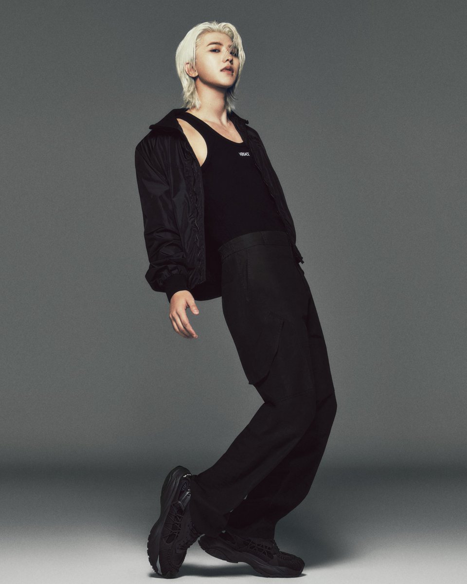 KUN for #VersaceMercury

The Global Brand Ambassador wears Versace Mercury sneakers

Listen to an exclusive preview of KUN’s new track, #Afterglow, only at e-versace.com/Mercury

#caixukun
#KUN
#Versace