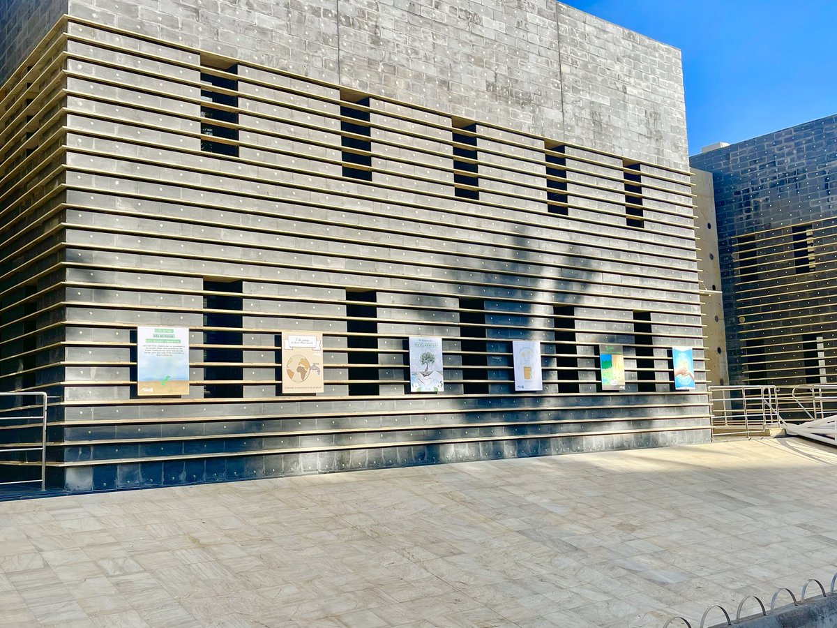 AguasDeHuelva's tweet photo. Con motivo del #DiaMundialDelMedioAmbiente exponemos hoy al aire libre unos carteles conmemorativos diseñados por alumnos de Grado Medio y Superior de Preimpresión digital y diseño del IES Diego de Guzmán @ies_dgq , que reflexionan sobre #Medioambiente, #Sostenibilidad y #Sequía https://t.co/iJ6SnYt6CL