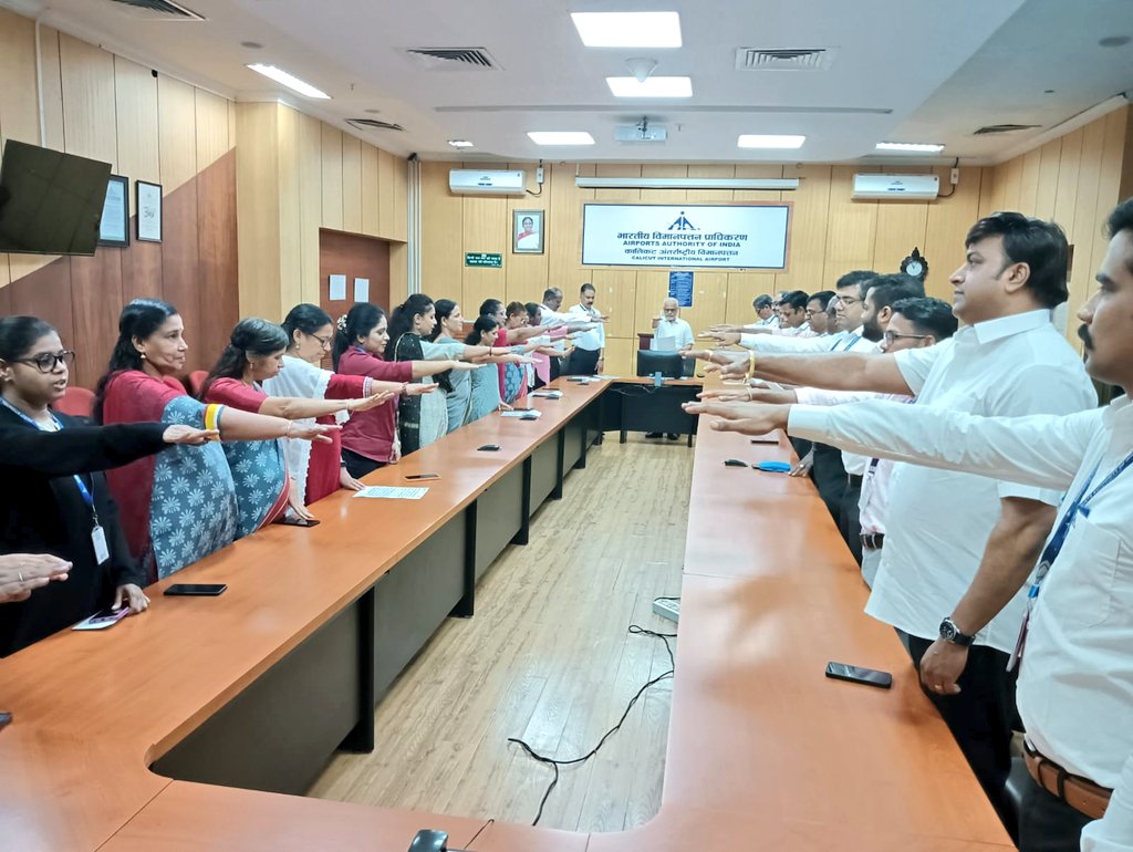aaiclcairport's tweet photo. On this World Environment Day, employees of AAI united in a pledge to protect our planet. As employees, we vow to reduce our carbon footprint, embrace sustainability in our daily practices & advocate for a greener future.
#worldenvday
@AAI_Official @AAIRHQSR @DGCAIndia @MoCA_GoI https://t.co/nhYnnVAQCe
