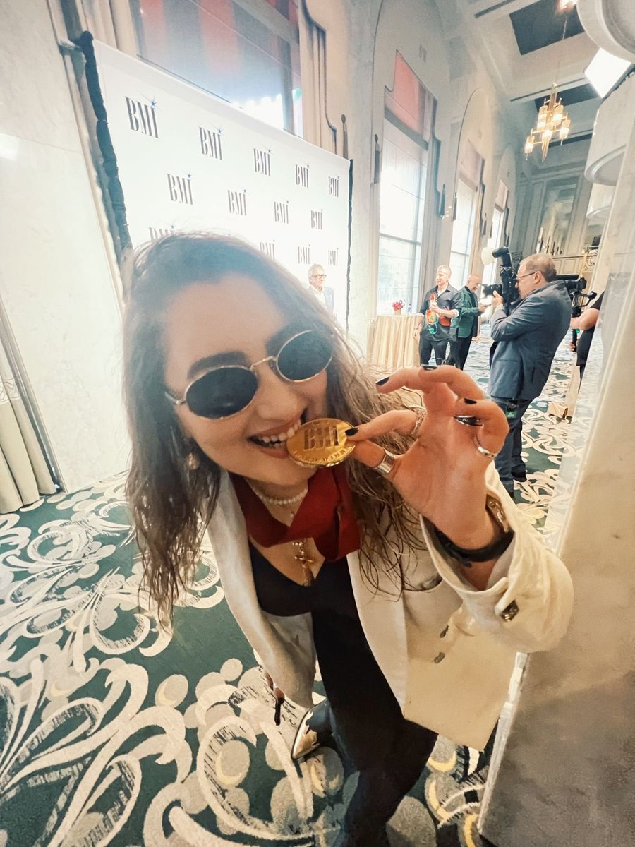 Rosa Linn tweet media