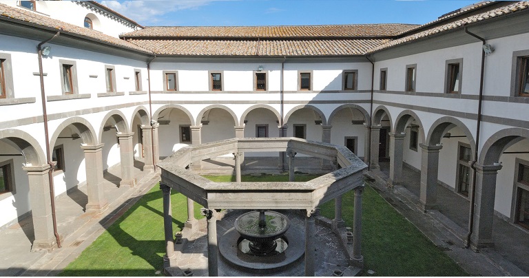 MoodleMoot Italia 2024 si svolgerà dal 10 al 12 ottobre presso il Complesso di Santa Maria in Gradi a Viterbo. Scopriamo la storia di questa splendida sede.

Sede #MootIT24: eventi.aium.it/event/6/page/1…
Come arrivare: eventi.aium.it/event/6/page/1…
Viterbo e dintorni: eventi.aium.it/event/6/page/1…