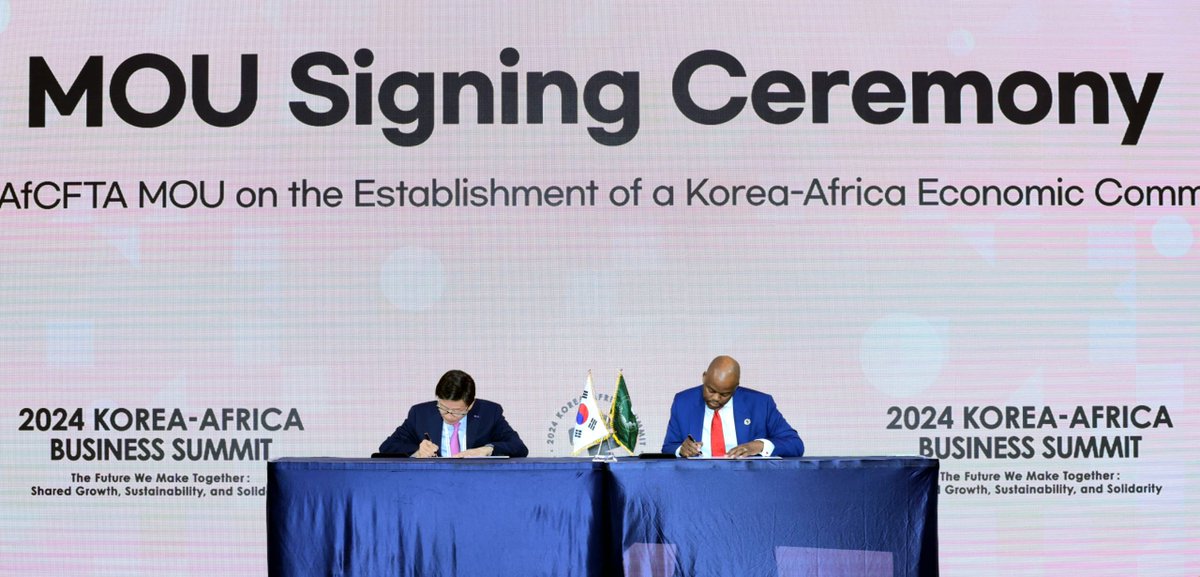 At the 2024 Korea-Africa Business Summit, the #AfCFTA Secretariat signed an #MoU with the Korea International Trade Agency #KITA. 

The objective of this agreement is to establish the Korea –Africa Economic Committee to facilitate effective cooperation between the Parties, 1/5