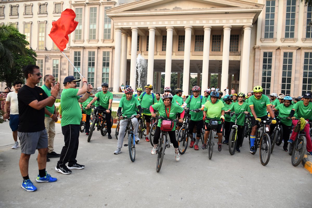AmityLucknow's tweet photo. Here are some glimpses from the Amity Cyclothon event, hosted today in celebration of #WorldEnvironmentDay, June 5th, 2024, at the #AmityUniversity Lucknow Campus. The event, supported by 'Join Cycling with Me,' promoted the theme 'Save Fuel &amp; Reduce Pollution.'

#AmityForSociety https://t.co/QY90raOAmI