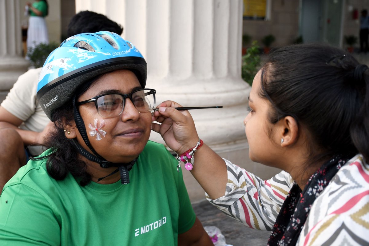 AmityLucknow's tweet photo. Here are some glimpses from the Amity Cyclothon event, hosted today in celebration of #WorldEnvironmentDay, June 5th, 2024, at the #AmityUniversity Lucknow Campus. The event, supported by 'Join Cycling with Me,' promoted the theme 'Save Fuel &amp; Reduce Pollution.'

#AmityForSociety https://t.co/QY90raOAmI