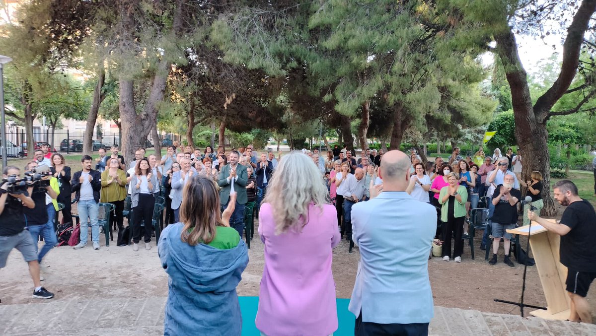 Vicenç Vidal Matas (@vidalmatas14) on Twitter photo Els sobiranistes d'esquerra de Mallorca, Menorca, Eivissa i Formentera hem defensat sempre una Europa dels pobles, verda i justa.
Dia 9 ho farem amb #AraRepúbliques. Un plaer ahir acompanyar a <a href="/NaAliceWeber/">Alice Weber</a>, <a href="/_EmmaNavarro/">Emma Navarro</a> i <a href="/TomasMolinaB/">Tomàs Molina</a> parlant de pagesia al míting central. Els sobiranistes d'esquerra de Mallorca, Menorca, Eivissa i Formentera hem defensat sempre una Europa dels pobles, verda i justa.
Dia 9 ho farem amb #AraRepúbliques. Un plaer ahir acompanyar a <a href="/NaAliceWeber/">Alice Weber</a>, <a href="/_EmmaNavarro/">Emma Navarro</a> i <a href="/TomasMolinaB/">Tomàs Molina</a> parlant de pagesia al míting central.