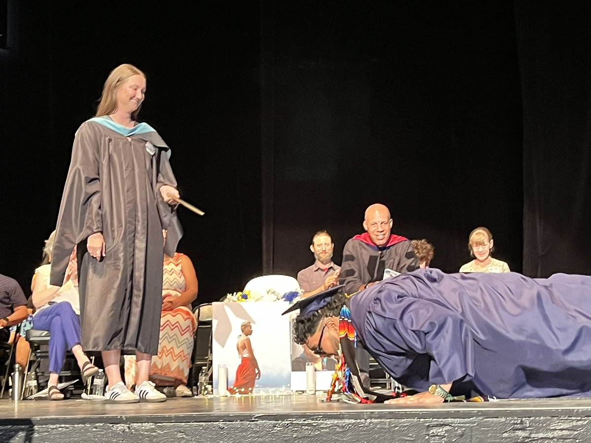 Aline H. Lee tweet media