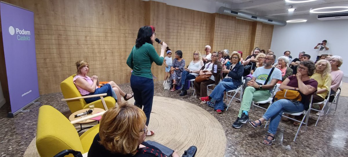 maribarcelorod1's tweet photo. Preciós acte ahir amb Mar Cambrollé, Marisa Saavedra i molta gent que ens va acompanyar en el viatge cap a les europees!! https://t.co/cm9OID3NVc