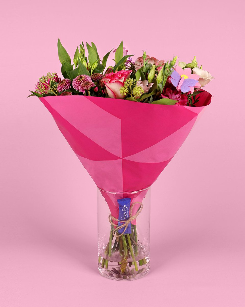 SUMMER READY 🌸☀️ | Langzaam gaan we aftellen tot de zomer. Van onze zomer brochure fleur je alvast helemaal op. Daarin vind je onder andere hoes Angelo Triangle in 4 vrolijke kleuren.

Bekijk de brochure online 👉 view.publitas.com/broekhof/broch…