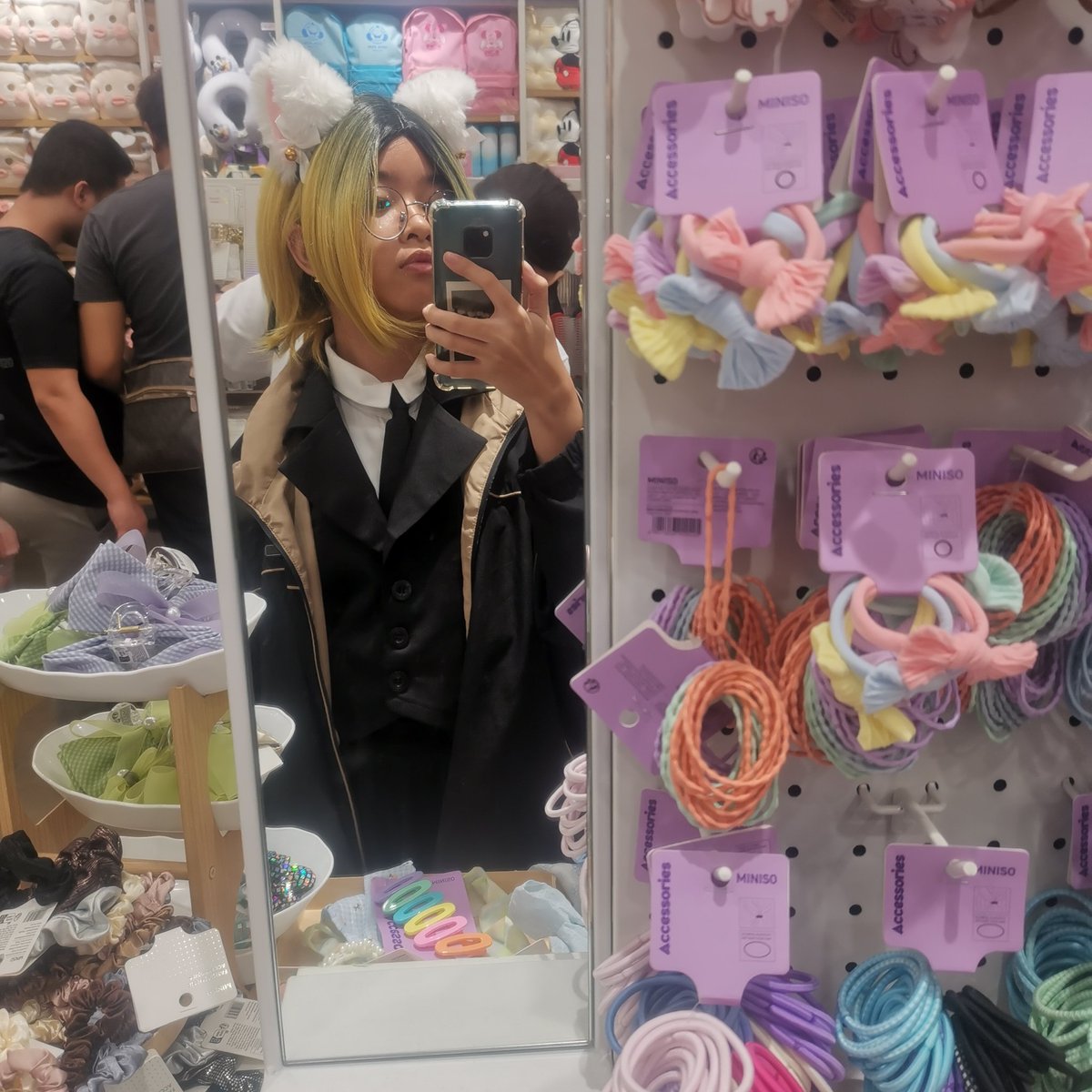 akashziyo's tweet photo. IDK WHY I ORDERED A SUIT INSTEAD OF THEIR UNIFORM 🔪🔪🔪 #kenmacosplay #kenma https://t.co/j5ocqLpjIH