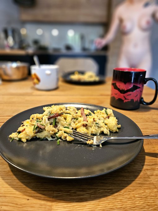 Wolisz jajecznice bardziej ściętą, czy podawana w taki spos&oacute;b?? Dzień dobry🍳🍳 https://t.co/foPc1o5DA<a href="/tag/cloutmma"class="tags"><span>#cloutmma</span></a>