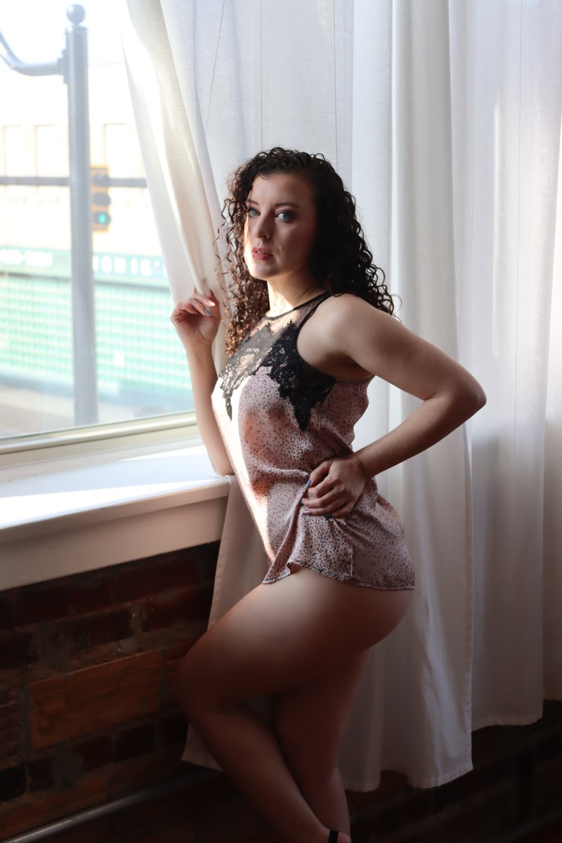 edentheartmodel's tweet photo. It's hard to believe that such a beautiful studio exists in my hometown. https://t.co/b2Ahdjy8DW