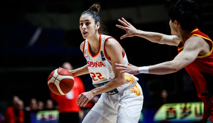 Hace 2 días entrevistaron a Diego Conde (portero del Leganés) en un programa de radio de mucha audiencia: "¿Anda, tu hermana también es deportista de élite?". "Ah, ¿juega a baloncesto? ¿y es muy alta?"

Es María Conde, una de las mejores jugadoras de la Euroliga y de la selección