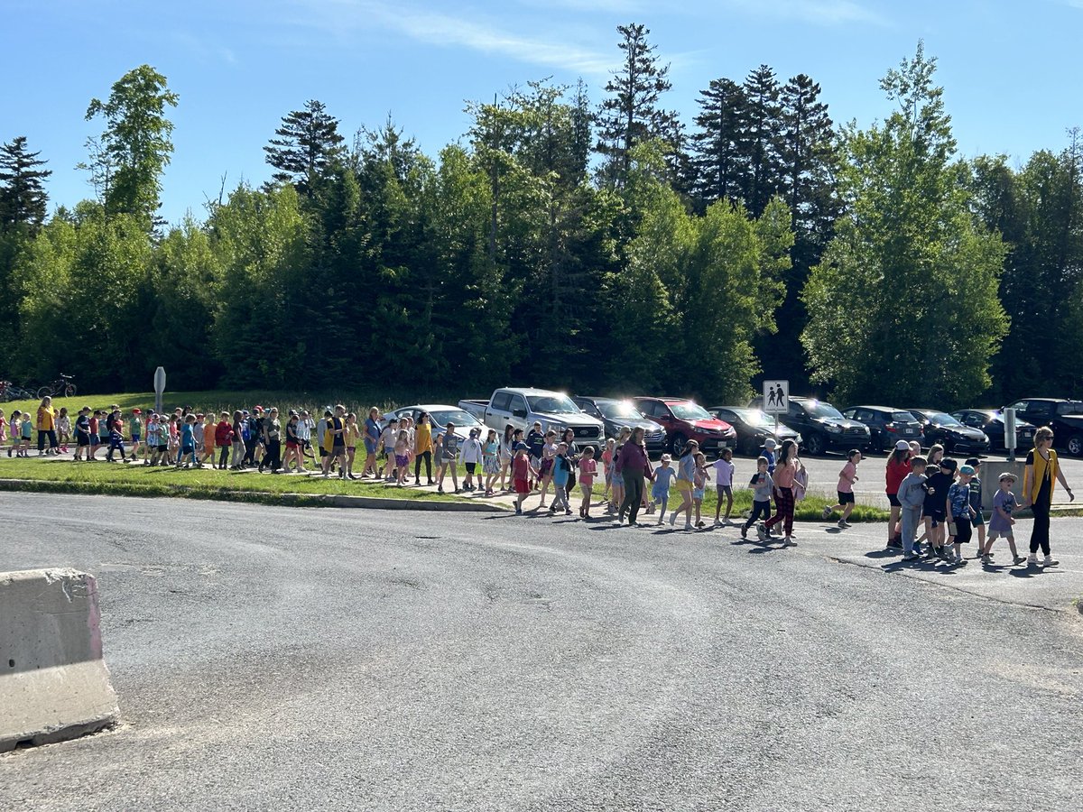 A beautiful morning with Mayor <a href="/WilsonsheeJudy/">Judy Wilson-Shee</a> and the NMES school as we enjoyed the Mayor’s Walk in the neighborhood! <a href="/ParticipACTION/">participaction</a> Community Challenge. - MS