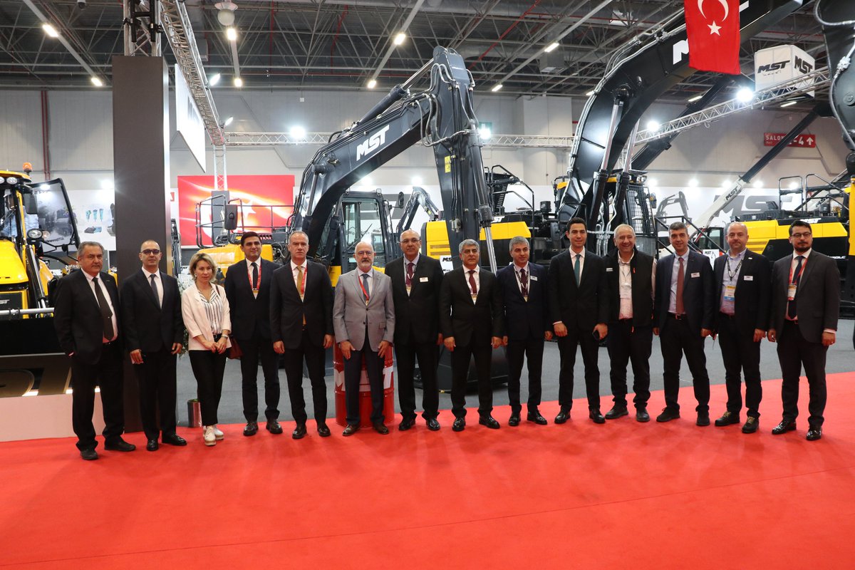 Komatek 17. Uluslararası İş ve İnşaat Makina,Teknoloji ve Aletleri İhtisas Fuarının ilk gününde İBB Başkan Danışmanı ve İBB Sanayi ve Ticaret Platformu Başkanı Dr. Mehmet Çakılcıoğlu ve koordinatörleri Nahit Karaca ve Deniz Mazıcıoğlu ile üyelerimizi stantlarında ziyaret ettik.