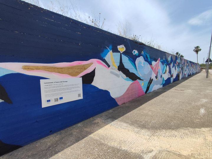 europainitalia's tweet photo. 🎨Continua il tour “Eu Street Art”!  

Oggi siamo a Grottaglie (Taranto), con l’opera “Connessioni: il futuro dell’Europa” dell’Urban Artist Giorgio Bartocci. 
1/2 https://t.co/sDBFzWEITO