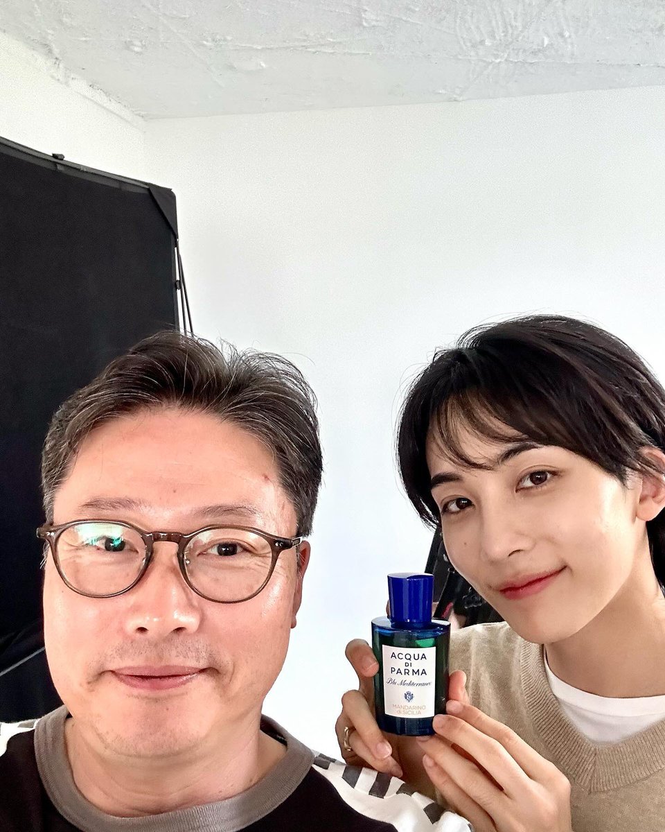 jeonghamnn's tweet photo. taking a photo with the editor in chief of Arena Homme+ Korea is a great honor for me, especially while holding my favorite perfume, Acqua di Parma. https://t.co/Oc1OaCYGoq