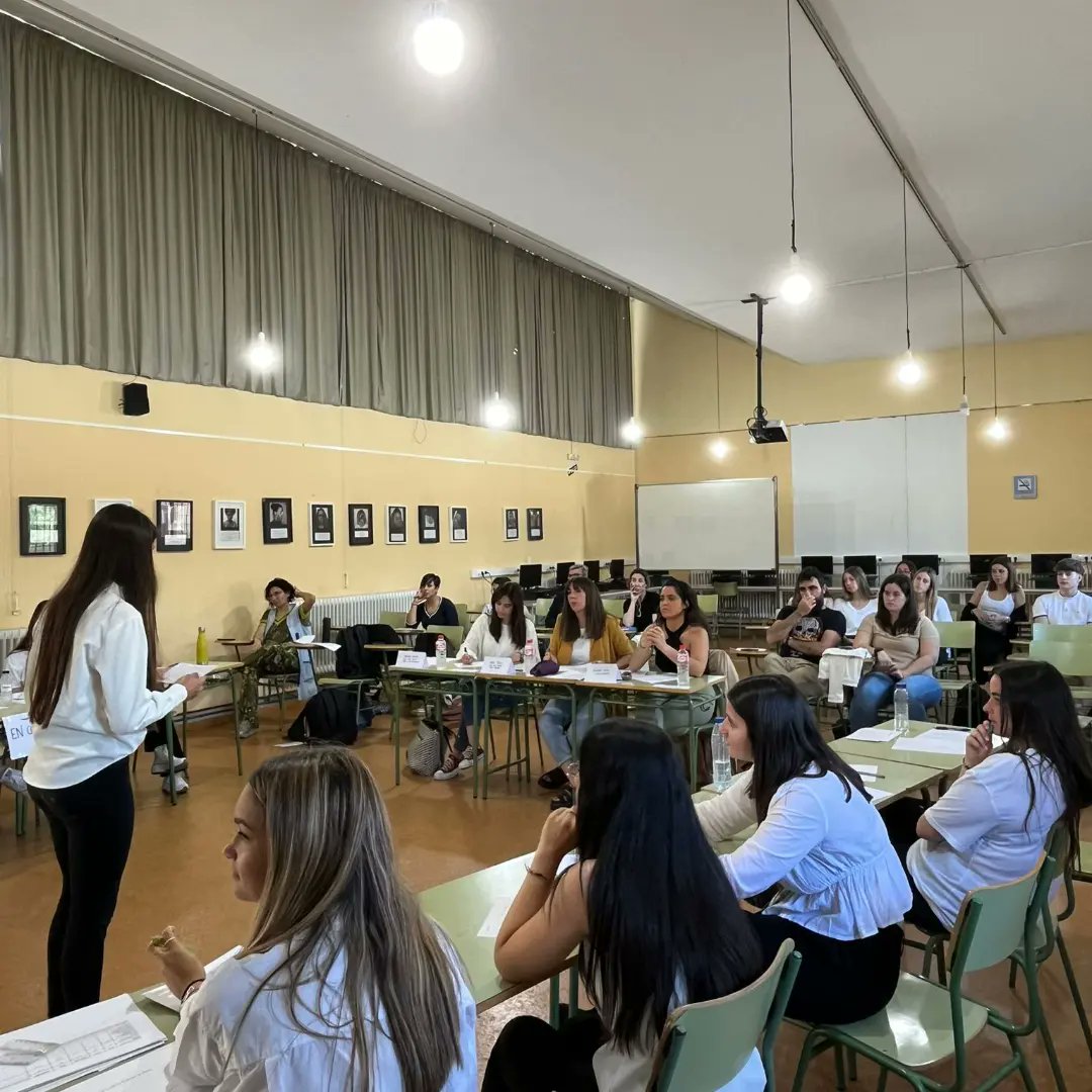 IES Reyes Católicos tweet media