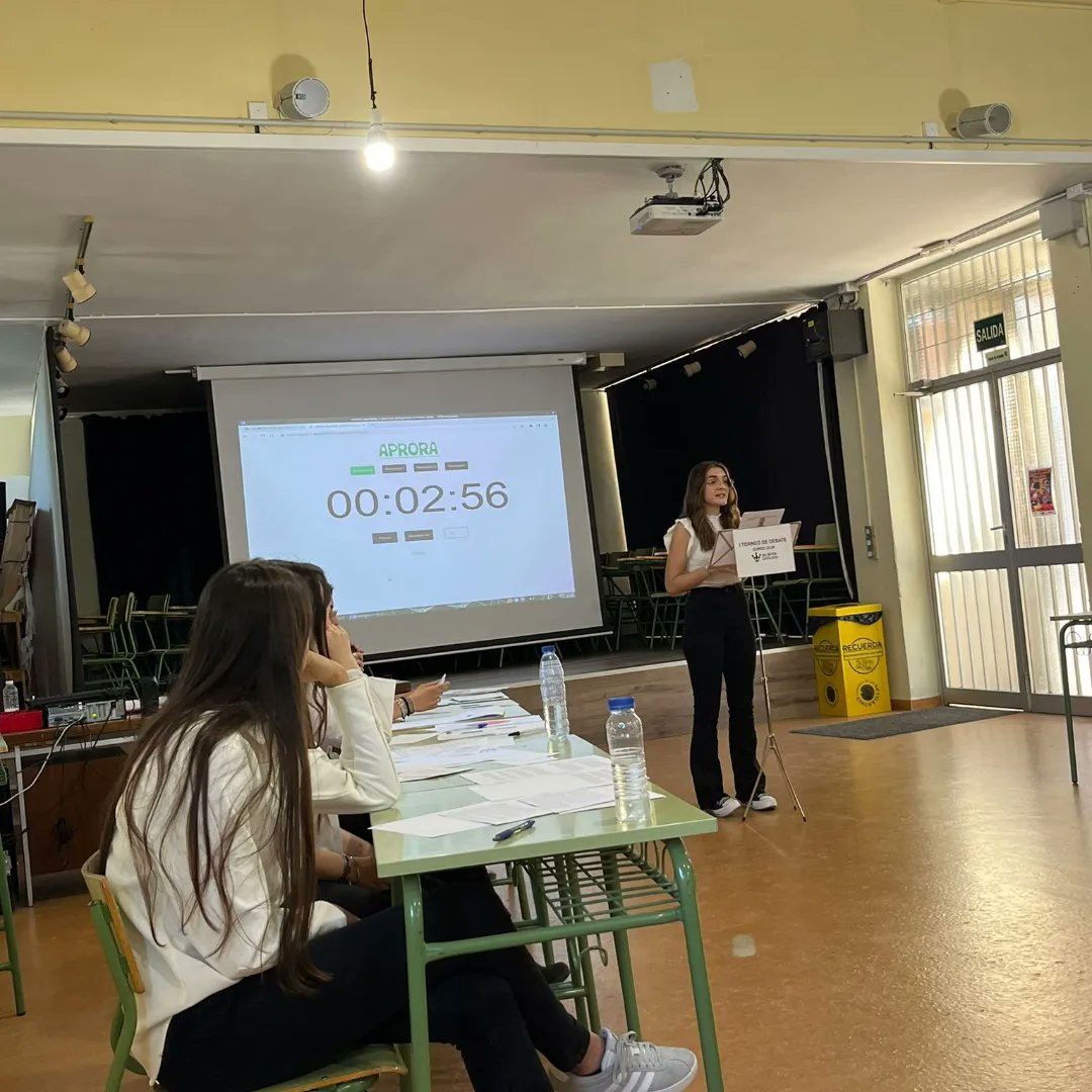 IES Reyes Católicos tweet media