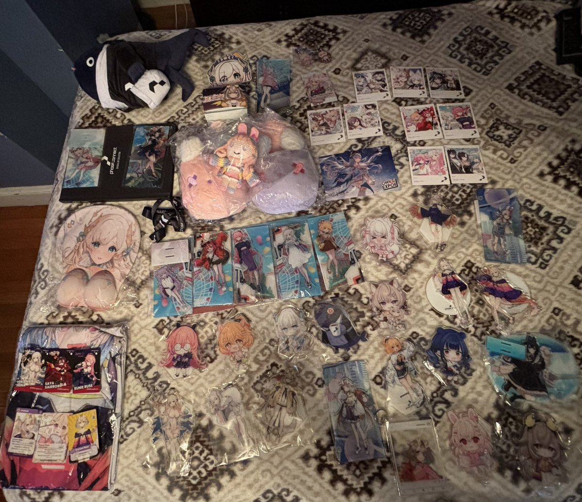 Shoei_2001_'s tweet photo. Finally unpacked everything from Offkai and here’s all the merch I have from all the trading and buying. Safe to say it was fun trying to get all these in one luggage and carry on. #OffKaiGen3 #OffKai2024 #bbs1stoffkai #ruseum #hamsterpiece https://t.co/MDCWT6Nvo4