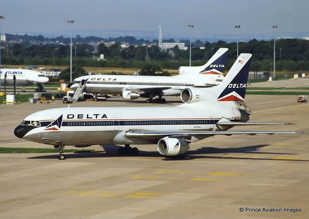 L1011TriStarJet's tweet photo. Double Delta! L1011 N751DA taxiing for departure as DL065 to Atlanta in the mid 90's.A further L1011 of Air Atlanta is just visible.
📸 Stuart Prince https://t.co/VChzfWTomN