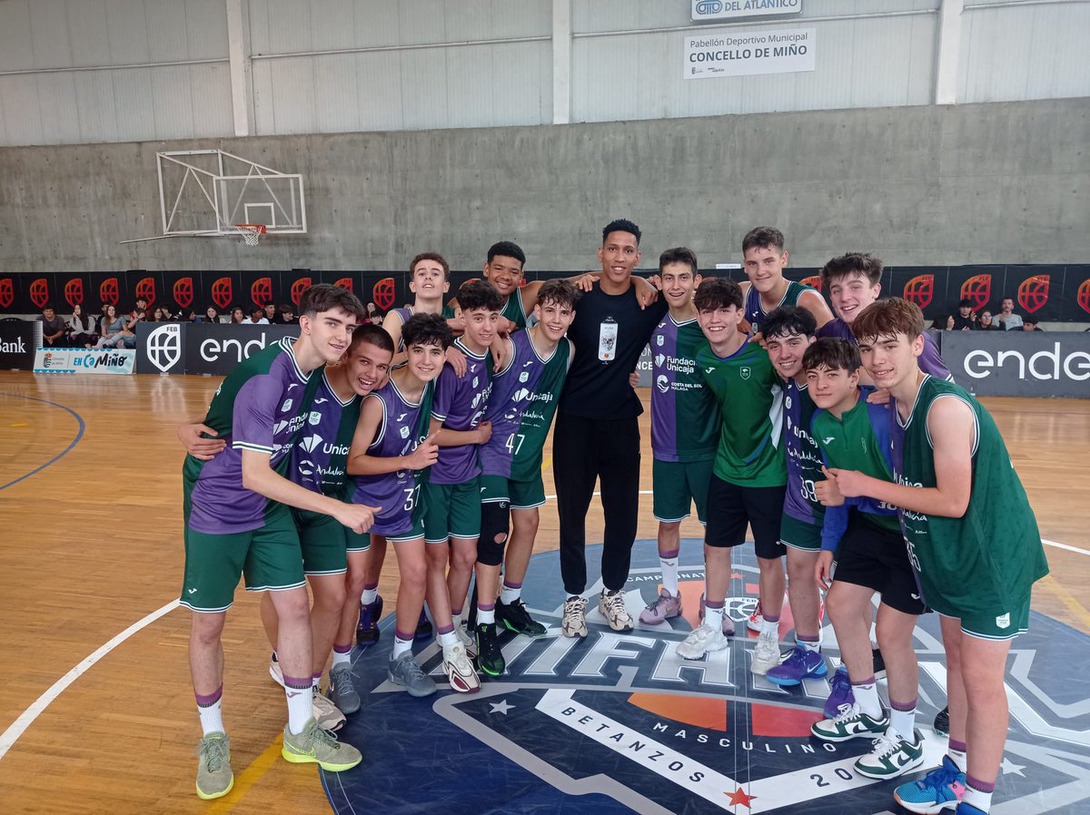 🏀 El Infantil, a cuartos de final del #FEBInfantilM2024 tras superar a <a href="/camontemar/">C.A.Montemar</a> (82-32)
👏 Hoy, con un testigo de excepción que nos ha animado… ¡<a href="/PerezTyson/">Tyson Perez</a>!
🔝 ¡Grande, chicos!
💚💜#YoSoyDelUnicaja #ADNGuindos <a href="/FundUnicaja/">Fundación Unicaja</a> <a href="/UnicajaBanco/">Unicaja</a>