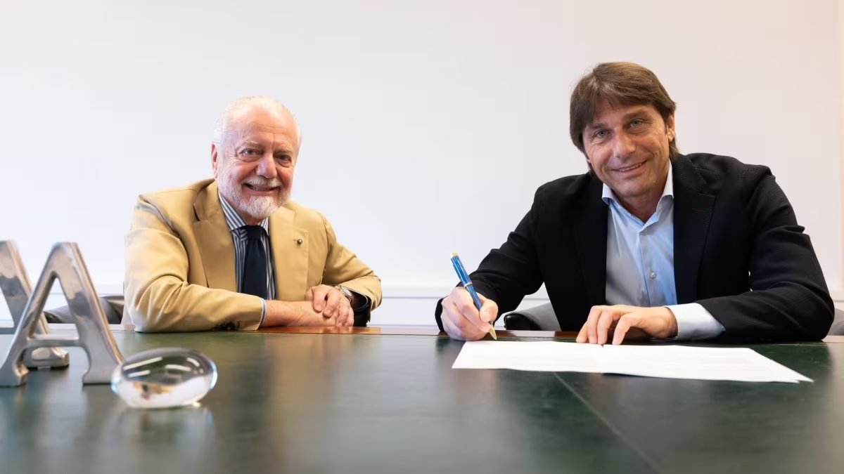 Non dite ad #AurelioDeLaurentiis che anche il nuovo allenatore del <a href="/sscnapoli/">Official SSC Napoli</a>  <a href="/antonioconte/">Antonio Conte</a> come <a href="/GiuntoliCri/">Cristiano</a>  è #juventino #AntonioConte  #juventus #adl #gobbi