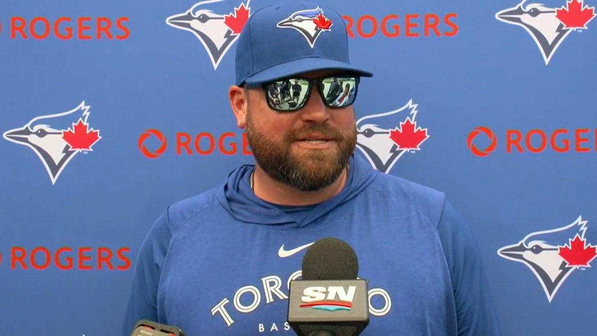 _SamBornstein's tweet image. PR pro tips for @BlueJays John Schneider:

- stop constantly picking at your beard

- take off your sunglasses when scrumming with media.