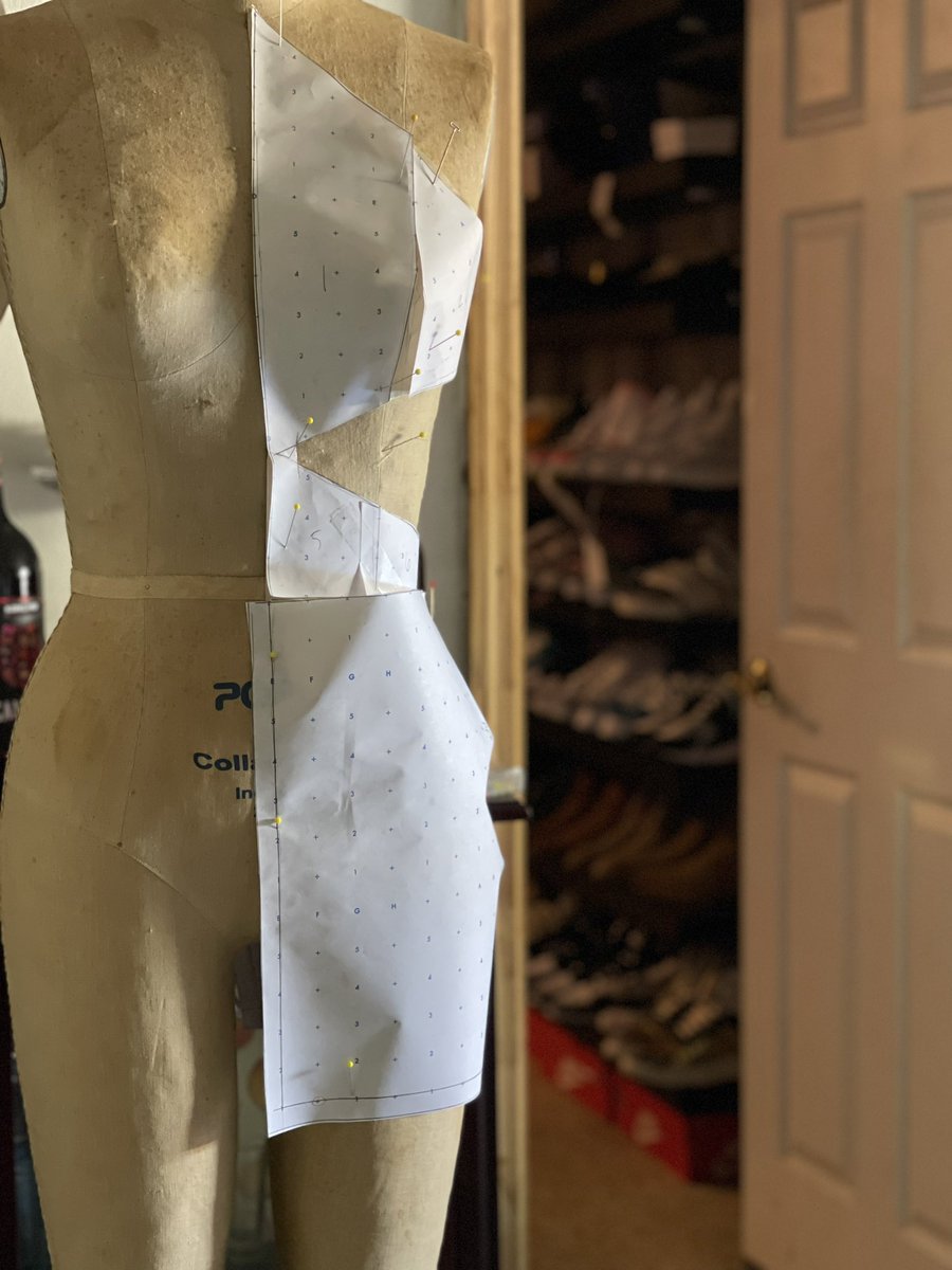 GerardoAmparo's tweet image. THE HOUSE OF GERARDO AMPARO 🧵✨ #BehindTheScenes #SewingPatterns #FreeSewingPattern #SewingCommunity #MoodFabrics #miamifashion