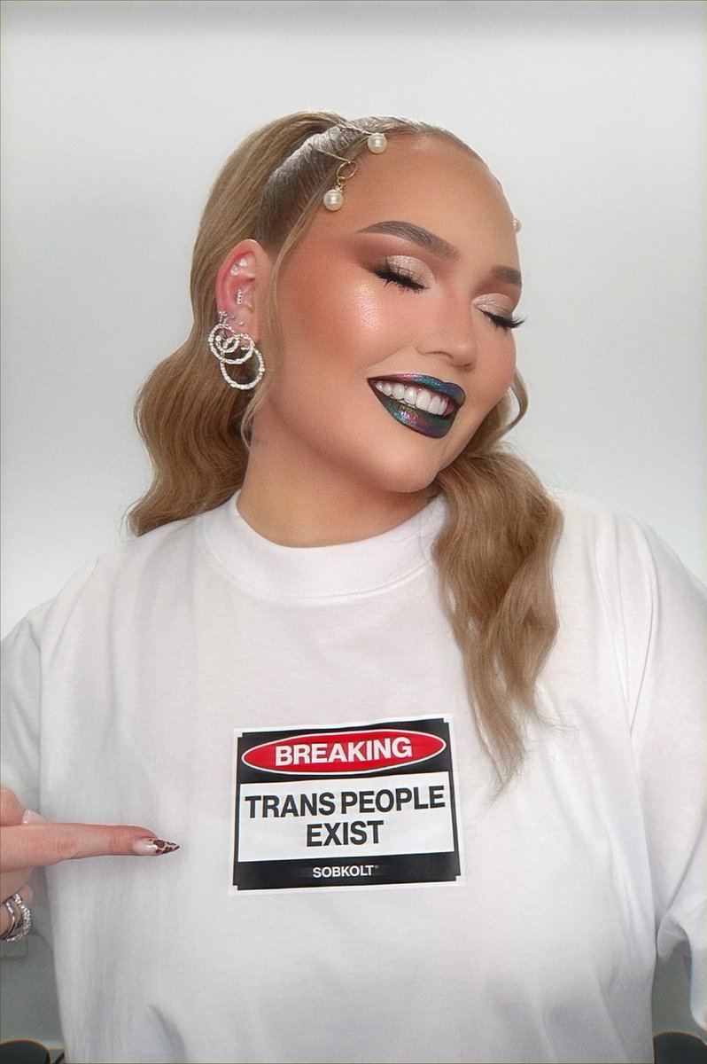 NikkieTutorials's tweet image. ⚠️✌🏻🏳️‍⚧️