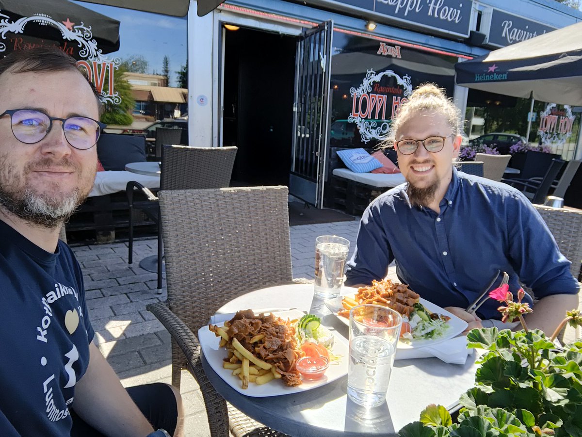 Hattulan kollega kävi Lopella verkostoitumassa. Molemmilla kunnilla samantyyppisiä ajankohtaisia asioita ja haasteita. Tulevaisuudessa enemmän yhteistyötä ja vertaistukea.
Tapaaminen päätettiin lounaalla Loppi Hovissa. #Hattula #Loppi #yhteistyö #maankäyttö #kunnat #kaavoitus