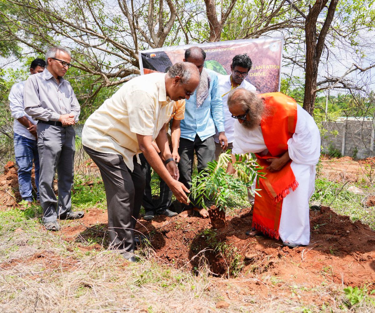 Gurudev's tweet image. On the occasion of #WorldEnvironmentDay‌, launched @ArtofLiving&apos;s mega tree-plantation drive aiming to plant millions of saplings across 22 states in India.

Remember it&apos;s on us to protect Nature. We can&apos;t ignore the rising impact on our weather or wait for others to act. 

Save…