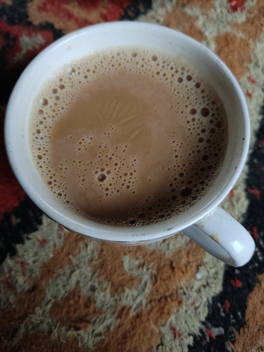 یہ چاند تارے توڑ کر لانا سب فضول باتیں ہیں 

میں تمہیں چائے بنا کر پلا سکتا ہوں۔👍💞