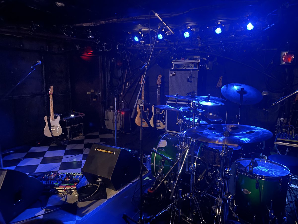 grandeybass_tyo's tweet photo. #PeopleInTheBox、ツアー裏ファイナル、演奏はもちろん、会場の雰囲気も最高✨

リリースも無い、SNSバズりも無い、でも（鍛錬を重ねまくった）最高の演奏と曲があるればこんな素晴らしい夜を作れるんですよ。本当に良いライブでした🥹

何度でも言いますが、彼らは「世界で一番好きなバンド」です。 https://t.co/iLXESmSBbl