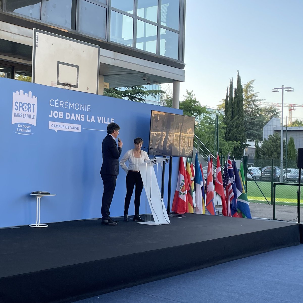 prefetrhone's tweet photo. Clap de fin pour les jeunes ayant participé cette année au parcours d’accompagnement Job dans la Ville.

À travers ce programme, @SDLV_Officiel souhaite donner les meilleures chances de réussite et d’#insertion professionnelle aux jeunes inscrits à leurs activités sportives. https://t.co/EUovTz7lAj