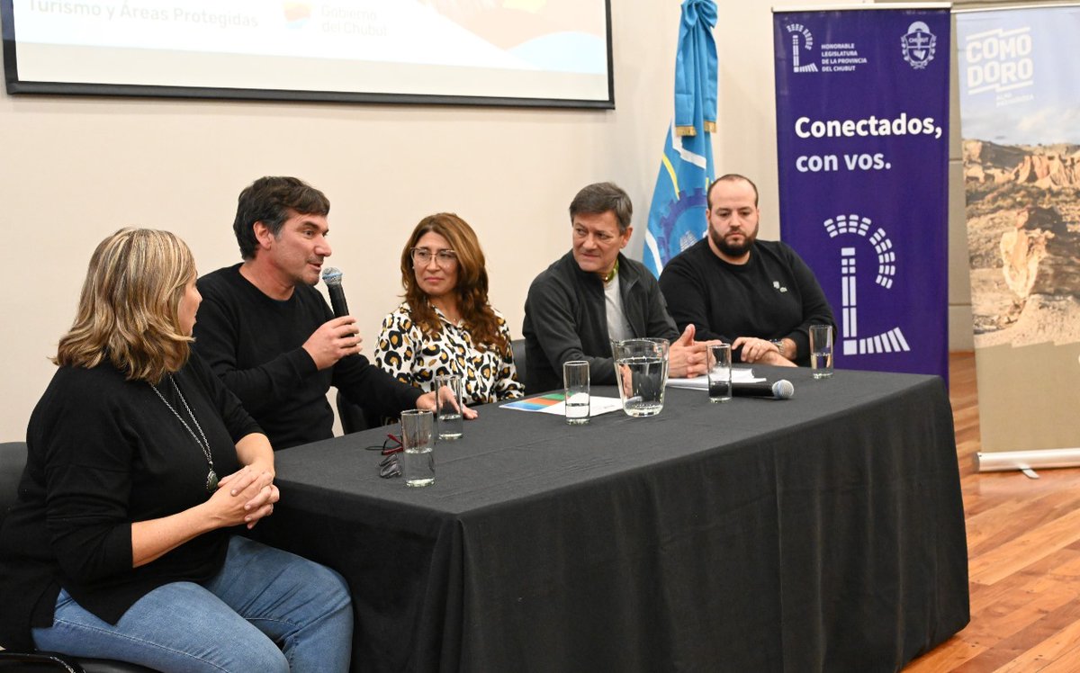 MinTuryAP's tweet photo. El Gobierno provincial presentó el Plan de Manejo del Área Natural Protegida Rocas Coloradas

Más info. en https://t.co/clh4nHFfup https://t.co/sIQ3FHMa9W
