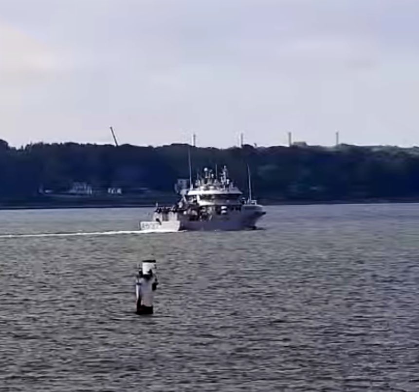 WarshipCam's tweet photo. Royal Norwegian Navy Reine-class patrol boat HNoMS Magnus Lagabøte (A537) coming into Kiel, Germany - June 5, 2024 #hnomsmagnuslagabøte #a537 

SRC: webcam https://t.co/3YioZ3U0hz