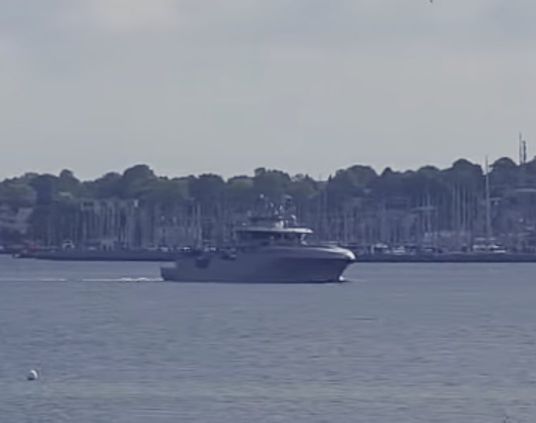 WarshipCam's tweet photo. Royal Norwegian Navy Reine-class patrol boat HNoMS Magnus Lagabøte (A537) coming into Kiel, Germany - June 5, 2024 #hnomsmagnuslagabøte #a537 

SRC: webcam https://t.co/3YioZ3U0hz