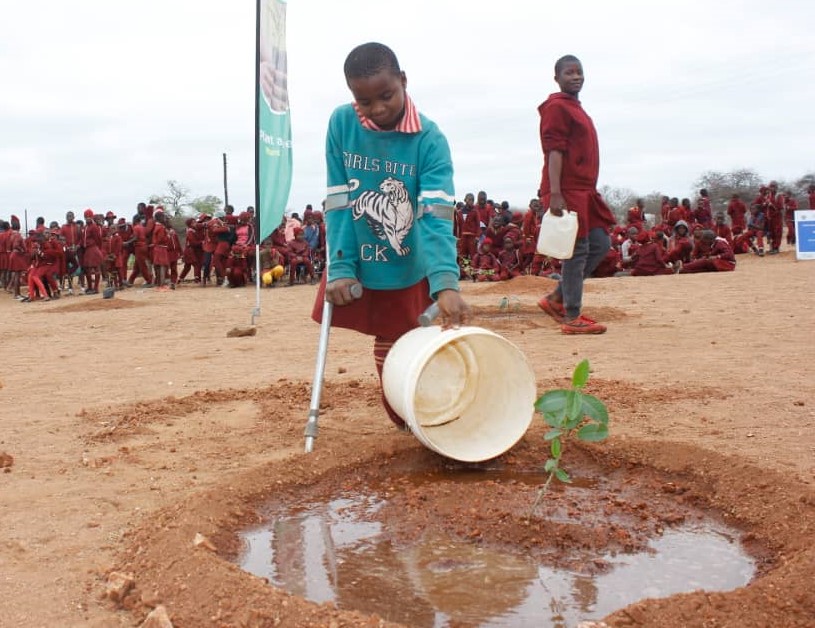 nutriactionzim's tweet photo. Protecting the environment is a factor in the advancement of nutrition. 
@nutriactionzim is accelerating land restoration &amp; combatting desertification through good agricultural practices and tree planting
#GenerationRestoration
#WorldEnvironmentDay! https://t.co/9TfIafNnrq